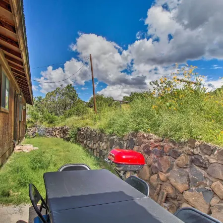 Peaceful Ranch Cabin, 3 Mi to Becker Lake!