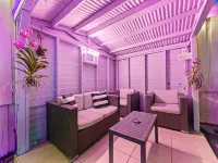 Pool and Hot Tub Retreat for Large Groups - Tropical Oasis