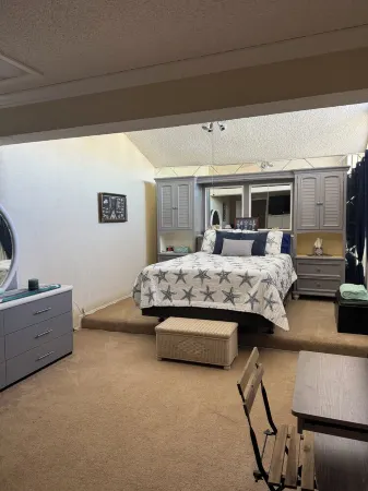 Charming 2-bedroom, 1.5-bath condo located on the intercoastal waterway