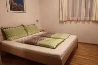 Quiet, centrally located vacation apartment in the middle of the Montafon mountains. Hotels in Tschagguns