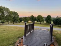The Hidden Maple - 10 minutes to MSU - Pet & Kid Friendly - Secluded with Pond!