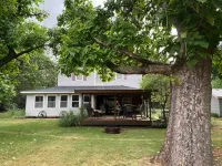 1880 Country Farmhouse. Quiet-Lake-Hunt-Pets ok