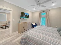 Upstairs Newly Built Condo at Diamondhead Country Club - Walk to the Clubhouse