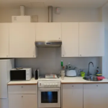 Great location, quiet, cozy and accessorized, with fast wi-fi.