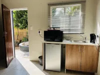 Private And Clean Unit With Queen Bed