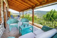 Historic stone house with charm in Theologos - plenty of space & village idyll