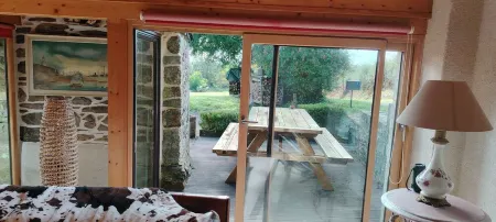 Breton house in the heart of the Monts d'Arrée Отели в г. Скриньяк