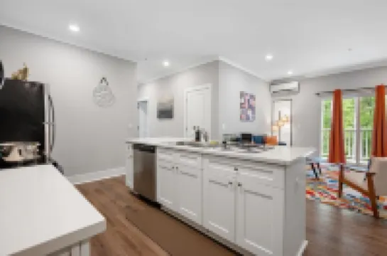 Charming 2-bedroom apartment with AC, WiFi in welcoming Port Wentworth