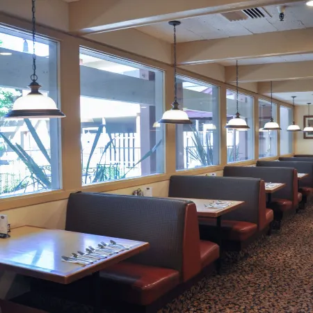 Piccadilly Inn Airport
