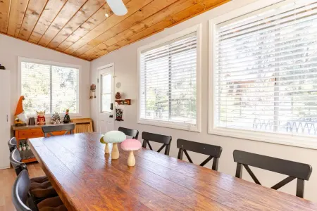 Legacy Pine Cozy 4-bedroom cabin in wonderful Pine Mountain Club