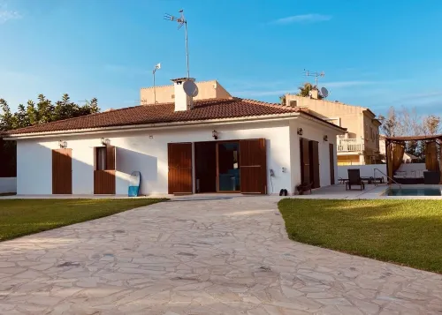 La Mediterránea, a stylish home in a natural paradise to enjoy with the family