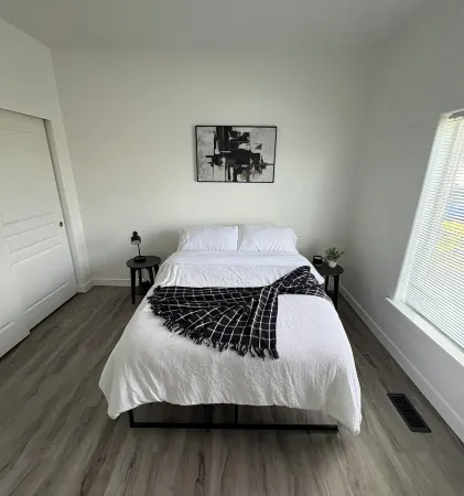 3-bedroom house in charming Moses Lake with AC, fitness room, WiFi