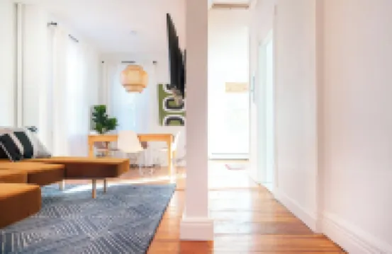 Cozy 2 bdrm Newburgh apartment with private parking