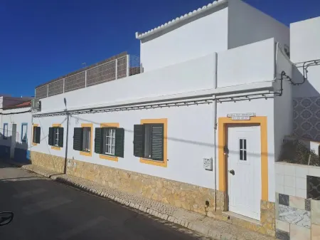 Komplettes Haus mit Terrasse 10 Minuten vom Strand Entfernt Отели в г. Parchal