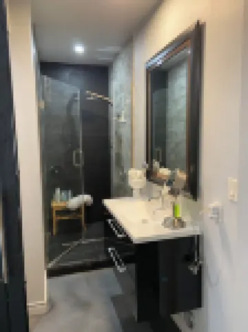 Self-contained guest house in a picturesque town between London and Stratord ON