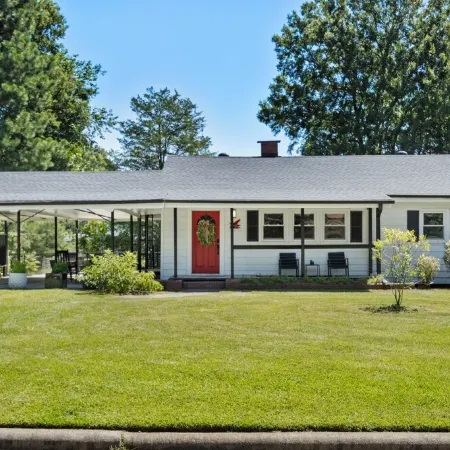 Quiet and Contemporary Home in Coveted Watts-Hillendale. Close to Duke/VA.