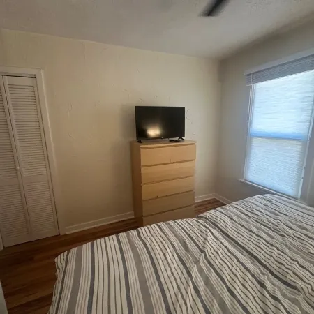 Charming 2-bedroom house with AC, WiFi in serene East Hope.