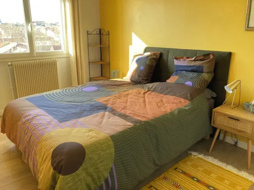 Spacious accommodation between the old town and the arena, between the beach and the mountains.