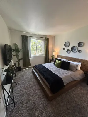 Beverly Hills Vibe 1 BR Apt + Parking, Pool Access ベル・エア周辺のホテル