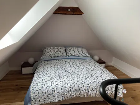 Small 19th-century house surrounded by vines, Domaine viticole de Rochambeau Отели в г. Сулен-Сюр-Обанс