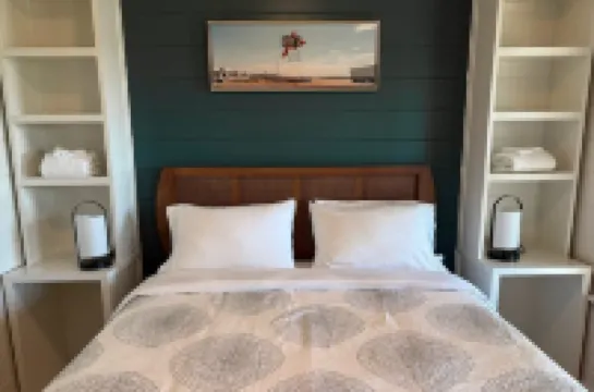 Peaceful HIlltop Cabin w/ Amazing Views & Hot Tub