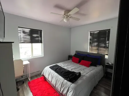 Charming 2-bedroom house with WiFi, a hot tub and 30 min away from adventure. Отели рядом с достопримечательностью «LBOUTIQUE»