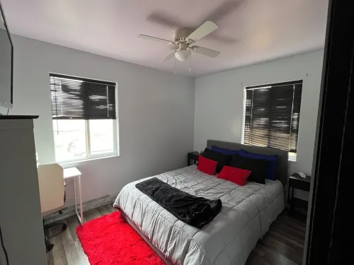 Charming 2-bedroom house with WiFi, a hot tub and 30 min away from adventure.