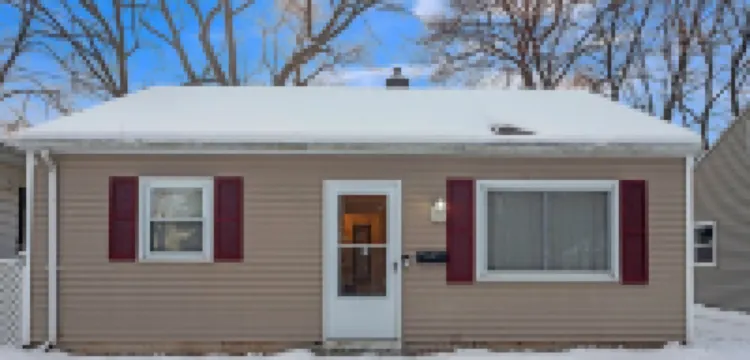 MSU area, 65in TV, elevated deck, pers welcome