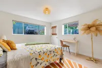 2 King Suite BBQ Free parking 93 Walking score Pet-friendly Hotels in ballard