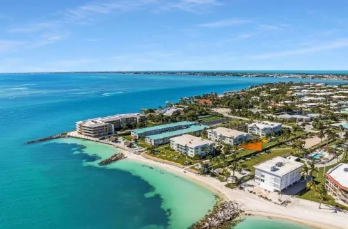 Beach Bliss Awaits: Immaculate Condo Just Steps from Your Private Beach Oasis!