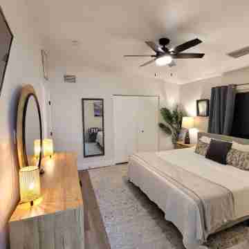 Near Beaches & Historic Downtown • Golf Cart Access • Outdoor Oasis Rooms