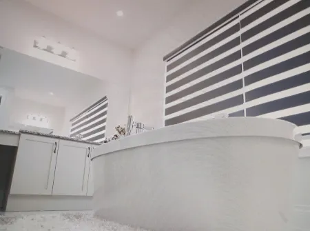 The Elegance Of The Home And Neighborhood. Close to Restaurants, Shops, Downtown Отели рядом с достопримечательностью «Aurora»