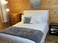 Private, secluded 2-bedroom house with King, Queen beds near Cable with WiFi, AC Các khách sạn ở Cable