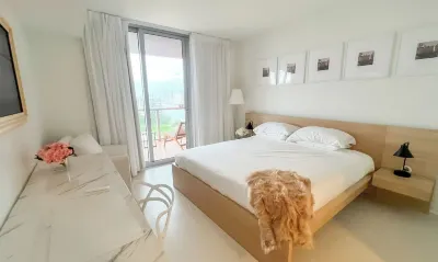 2BR Luxury Ocean Views Apt 1208 Hotel dekat Publix Super Market at Hallandale Place Shopping Center