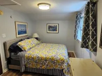 Spacious Decorated Apartment: Your Perfect Stylish Living Space Hotels in Manistee