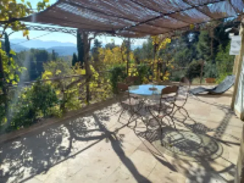GUEST HOUSE PANORAMIC VIEW OF THE HILLS FROM THE QUIET TERRACE