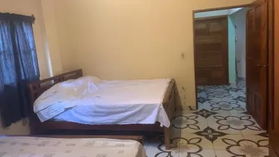 Spacious 5-bedroom house in charming Ahuachapán with WiFi, AC Hotels in 