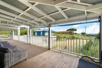 Periwinkle By The Beach Hotels in Peppermint Grove Beach