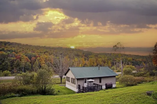 A Cozy Retreat Nestled in the Mountains