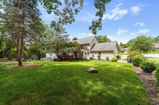 Modern and Spacious 4-Bedroom House Close to DC and National Harbor Hotels in Fort Washington