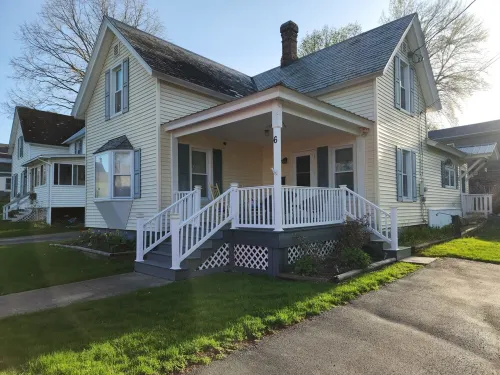 Country Cottage Living in the Town of Ticonderoga with Modern Amenities Hotels in Ticonderoga
