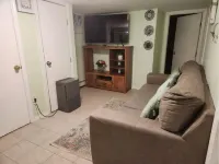 Spacious Clean Lovely 2 Bedroom Apartment