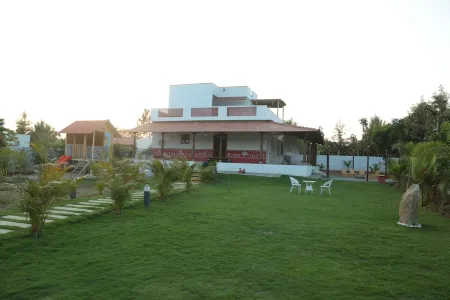 Dharmik Heritage Villa-Luxury Farmhouse near Bangalore Отели в г. Кришнагери