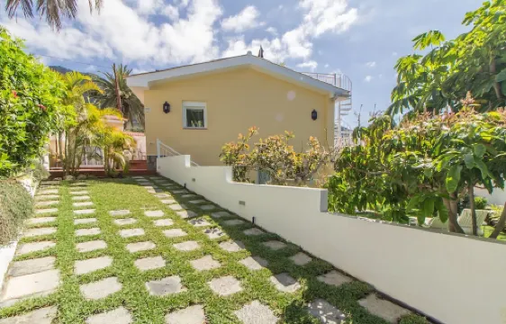 Top Coastal House With Amazing Seaviews