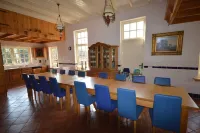 Geräumiges Ferienhaus für 16 Personen mit Whirlpool und Sauna Hotels in Ambt Delden