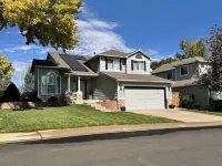 Charming Broomfield Retreat: Modern Comforts & Prime Location