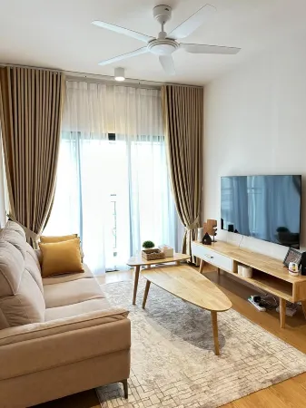 Spacious 3-bedroom apartment with AC, Netflix, WiFi nearby KLIA, Splash Mania
