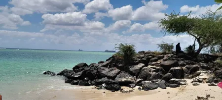 Spacious 4 Bedroom Villa with covered private pool Отели в г. Порт-Луи