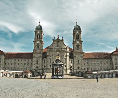 Newly renovated vacation apartment in alpine chic style directly on the Grossen Mythen Hotels in 