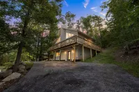 Mountain Chic Retreat-Harpers Ferry, the AT, Wine country w/ Lake Beach passes!
